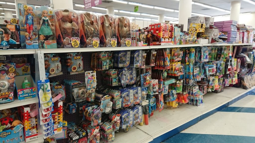99セントショップのおもちゃ売り場